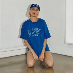 SASKI BLUE COLLEGIATE TEE